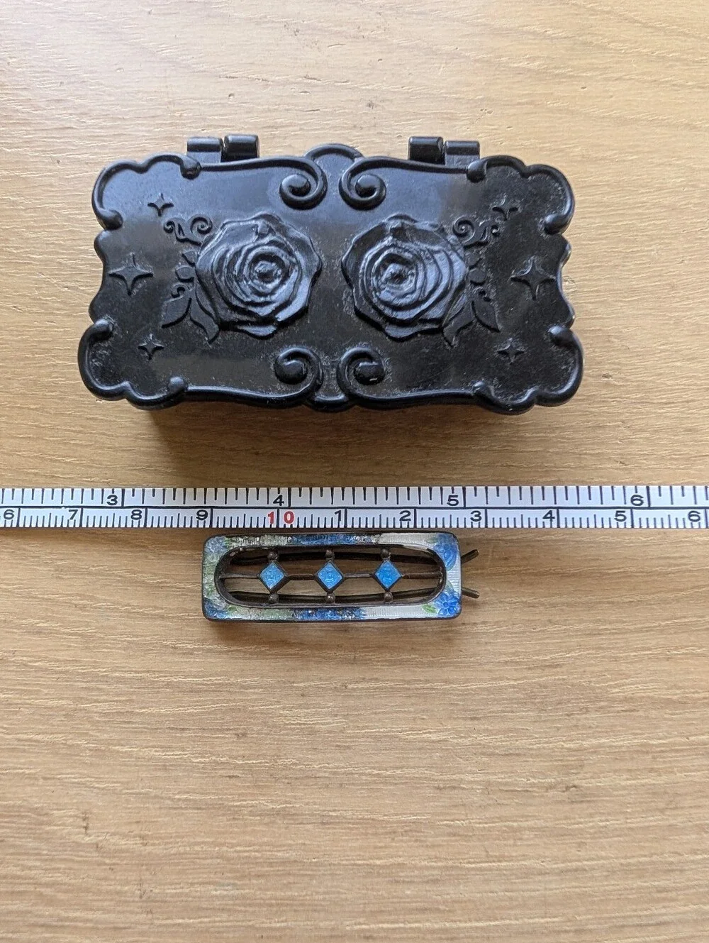 Vintage Hair Clip Barrett Art Deco Enamelware W/ Black Rose Compact